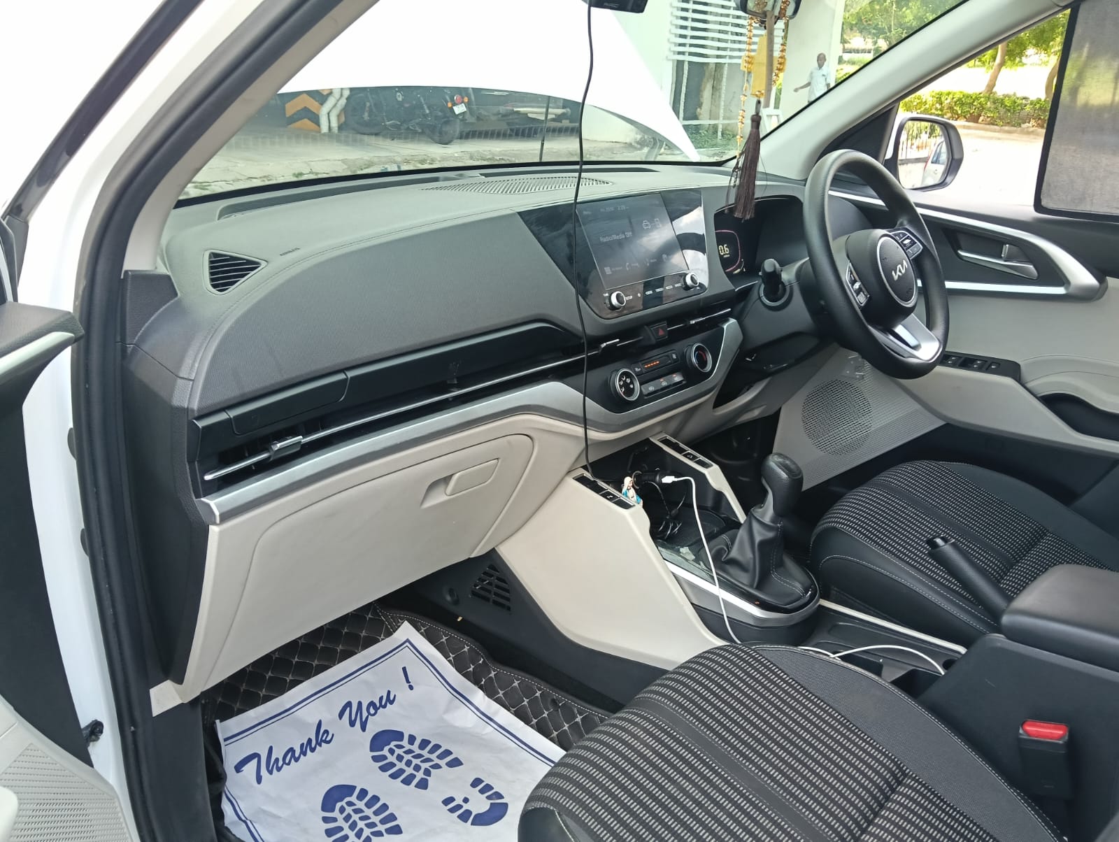 Kia Carens(2023-2024) Premium 1.5 Petrol 7 Str